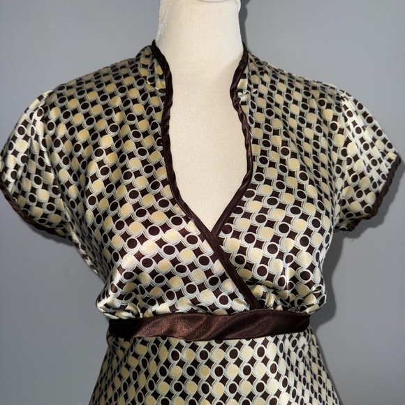 Tempted Geometric Top - Picture 3 of 5